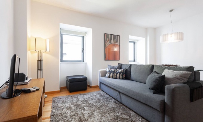 Sao Jose Apartment | FLH Liberdade Contemporary Flat