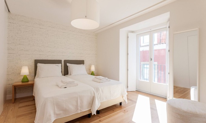Santo Estevao Apartment | FLH Portas do Sol Cozy Flat