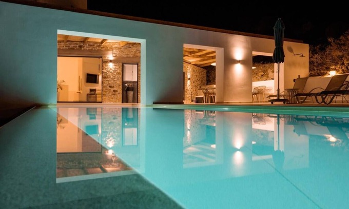 Maragas Villa | Flip Flop beach distance villa