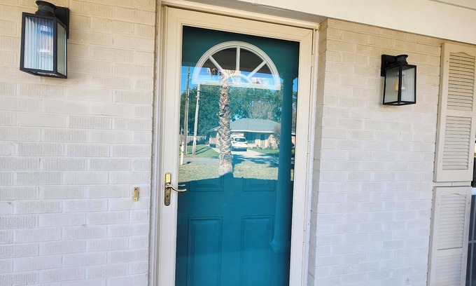 Long Beach House | Flip - FLop INN