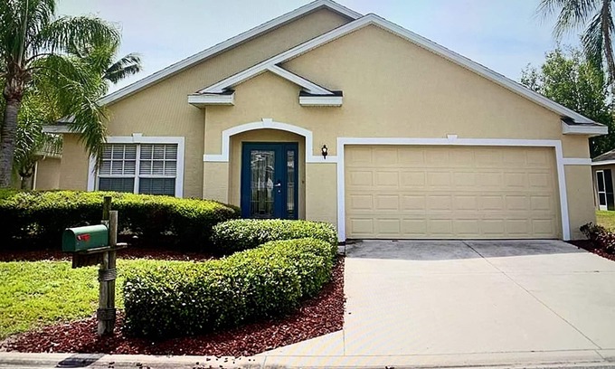 Beachwalk Isles House | Flip Flops & Bottle Tops