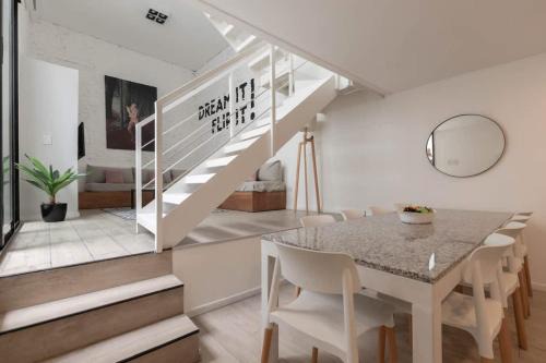 Chacarita Apartment | Fliphaus Loyola 1500 'B' - 3 Bd 4 Ba Patio Grill & BBQ