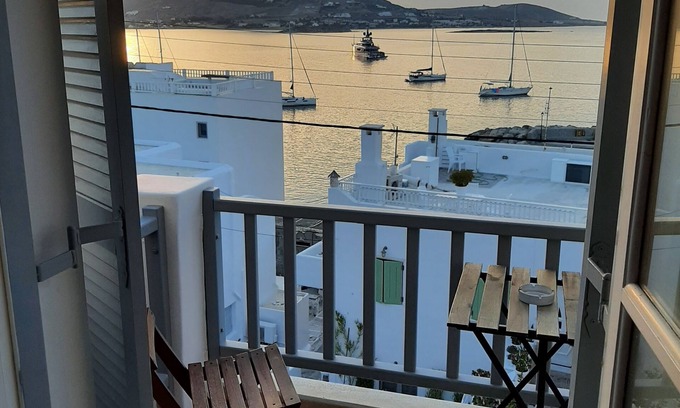 Naousa Apartment | Flora Rooms and Apartments Paros