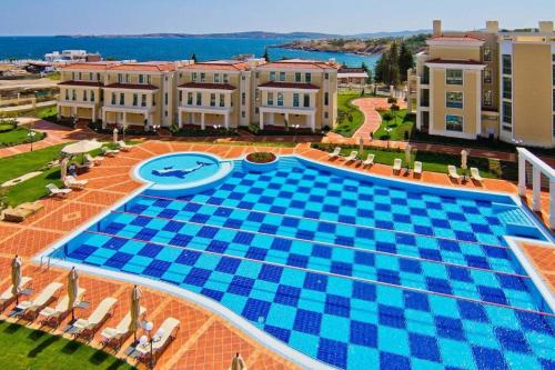 Chernomorets Apartment | Flores Garden Pool & Sea View Studio
