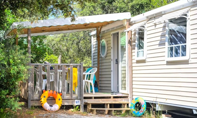 Castries House | Flower Camping le FONDESPIERRE * - Mobil-home CONFORT - 30 m2 (3 bedrooms - air conditioning - TV) 6 persons