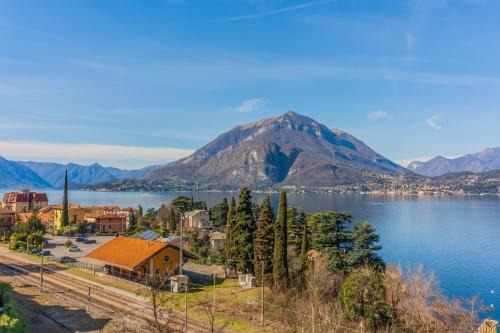 Perledo Apartment | Flower House with Lake View by Wonderful Italy