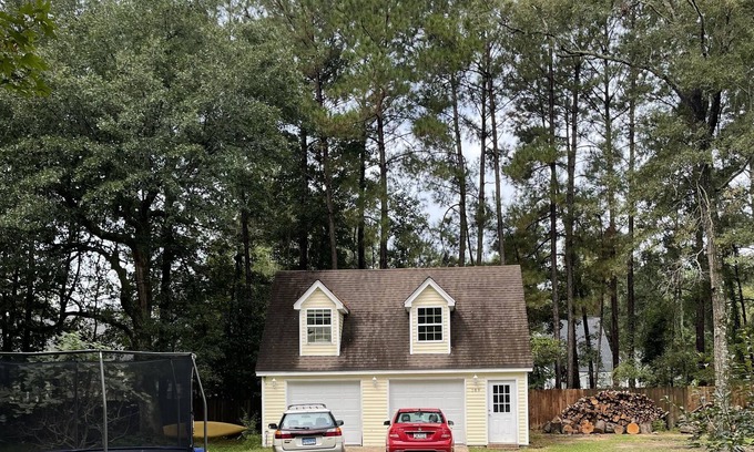 Summerville Apartment | Flowertown FROG