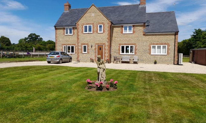 Sherborne Bed & Breakfast | Folly Fields Farm B&B