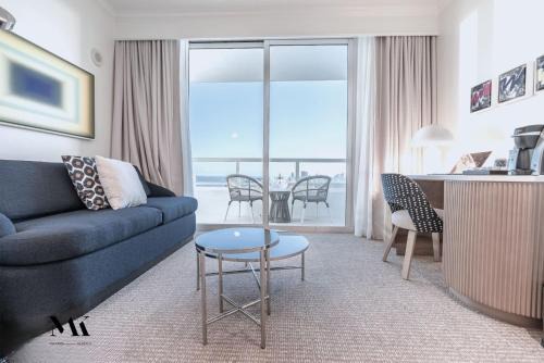 Mid Beach Apartment | FontaineBleau Resort High Floor w Ocean Views