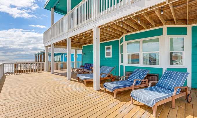 San Luis House | 'Footprints in the Sand' - Luxe Freeport Home!