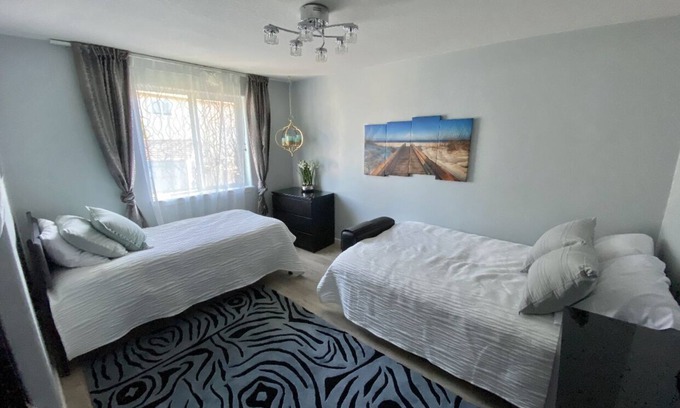 Hillsboro House | For 2 guests HOUSE next to INTEL, NIKE, SEASIDE, PCC, MALL