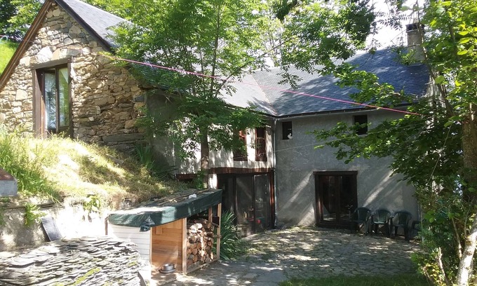 Ens House | For a family or group stay, a pleasant barn in ENS