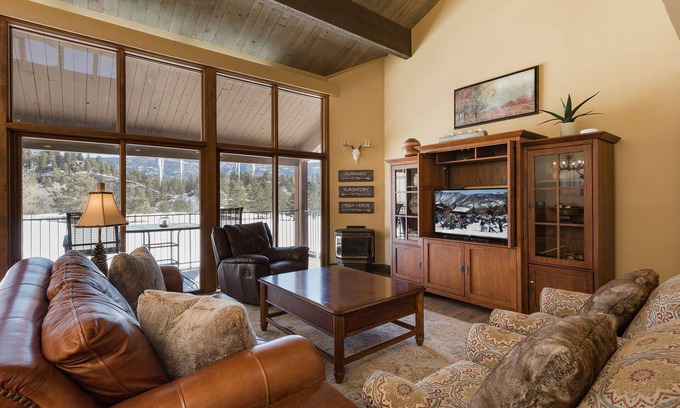 Purgatory House | Fore the Views Townhome (#710) | 10 min to Ski - Golf, AC - Pool/Hot Tub/Deck