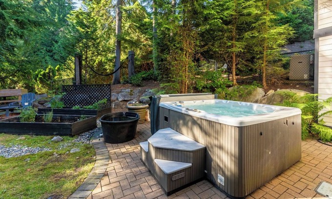 Metro Vancouver Regional District House | Forest Getaway 2 Bedroom Suite with Hot & Cold Tub