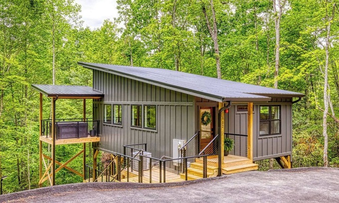 Wears Valley Cabin | Forest Treehouse W/Hot Tub, Games & Hammock Deck near Cades Cove in Townsend