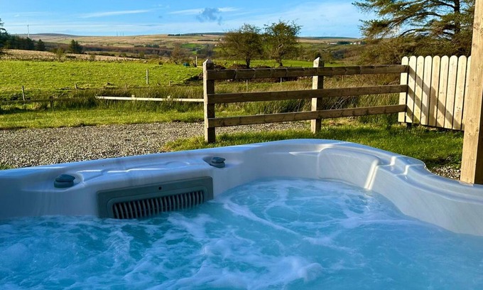 Coleraine Apartment | Forest View Cottage - Private Hot Tub