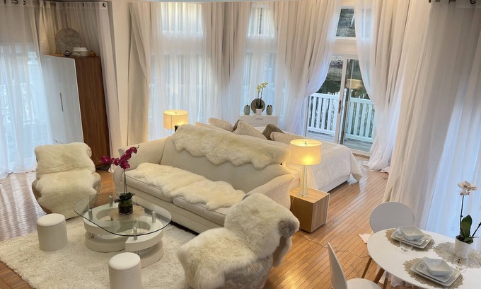 Farmington Cottage | Former 50 cents/ MIKE TYSON`S LAKE HOUSE STUDIO @ MANSION WITH POOL, TENNIS COURT, GYM!