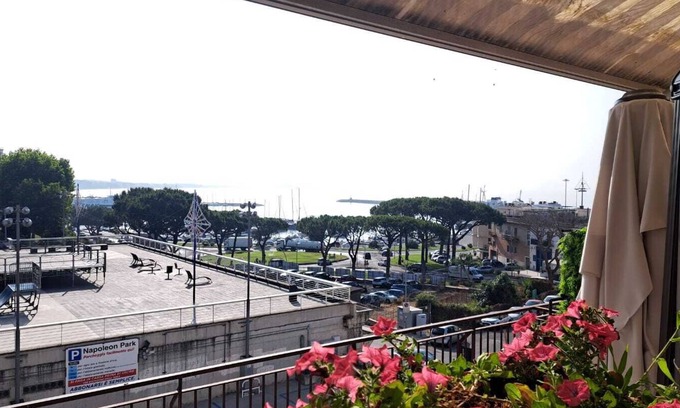 Formia Apartment | FORMIAE Hsg - PANORAMIC CENTRAL Holiday Home - WITH CAR PARKING IN BOX (NO SUV)