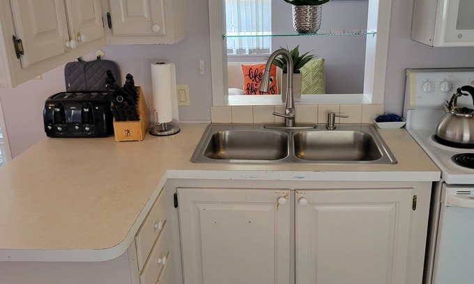 Iona Cottage | Fort Myers Beach- 10 minute drive Pineapple Vacation Homes