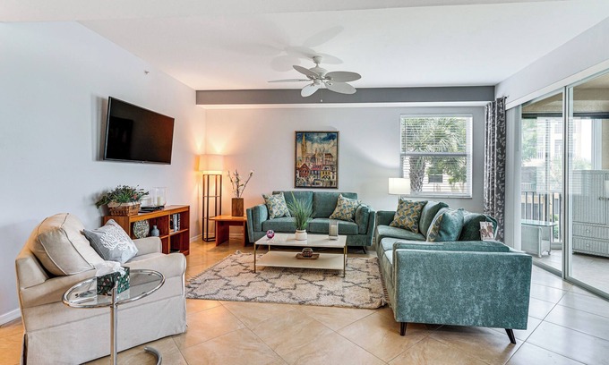 Biggar Condo | Fort Myers Condo in Gated Country Club w/Pool!