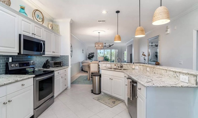 Truckland Condo | Fort Myers condo1 mile from beach! Available December 2024, April 2025-Oct 2025