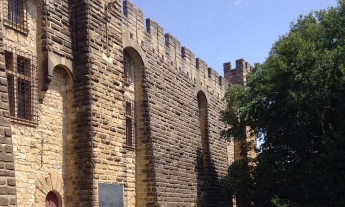 Castelnau-Valence House | Fortified castle between Uzès and Nîmes