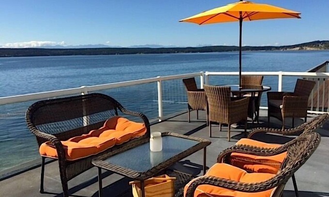 Oak Harbor Cottage | Fossil Cottage On Penn Cove - Sunrise To Sunset Beachfront Haven