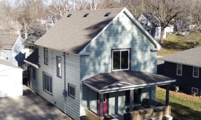 Albert Lea House | Fountain Blue-newly renovated modern home , lots of outdoor spaces to enjoy.