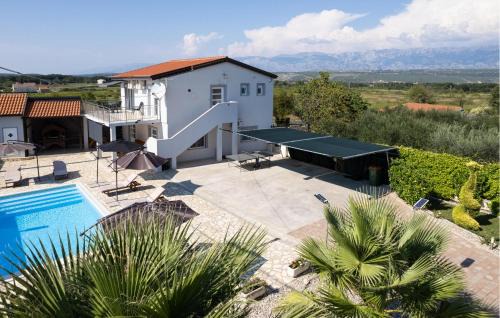 Municipality of Posedarje House | Four-Bedroom Holiday Home In Islam Latinski