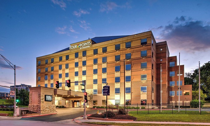 Downtown Omaha Hotel | Four Points by Sheraton Omaha Midtown