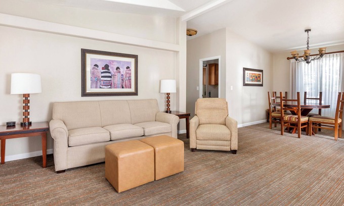 Pinetop Resort | Four Seasons of Fun! Near Hiking, Fishing, Skiing, Golf