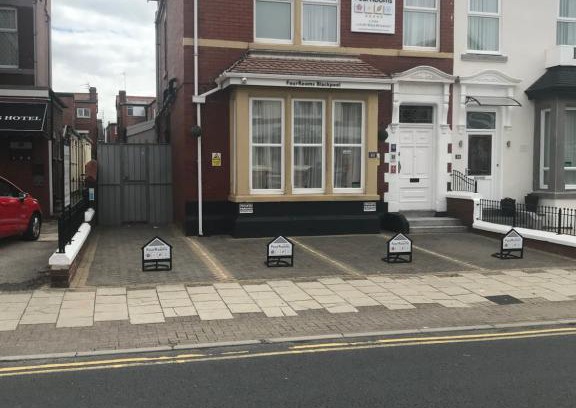 Blackpool Town Center Bed & Breakfast | FourRooms - Couples Only