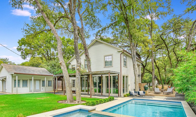 Pemberton Heights House | Fourth Night Free* I Downtown | Pool/Spa | Basketball | Game House