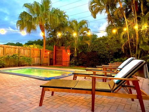Croissant Park Villa | Fox Island Heated Spa- Downtown & Beach
