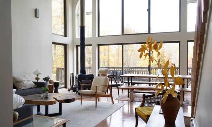 West Kill House | Fox & Quail: 5BR, pond, hike, ski, swim