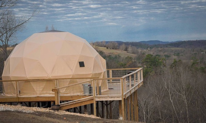Eureka Springs Apartment | Fox Wood Dome with Indoor Jacuzzi and Mountain Views only 15 minutes from downtown Eureka Springs