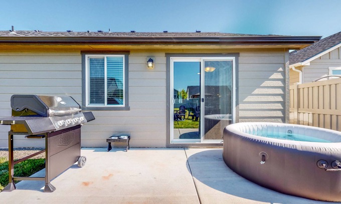 Nampa House | Foxglove Place | House in Nampa with a large yard, hot tub, & firepit
