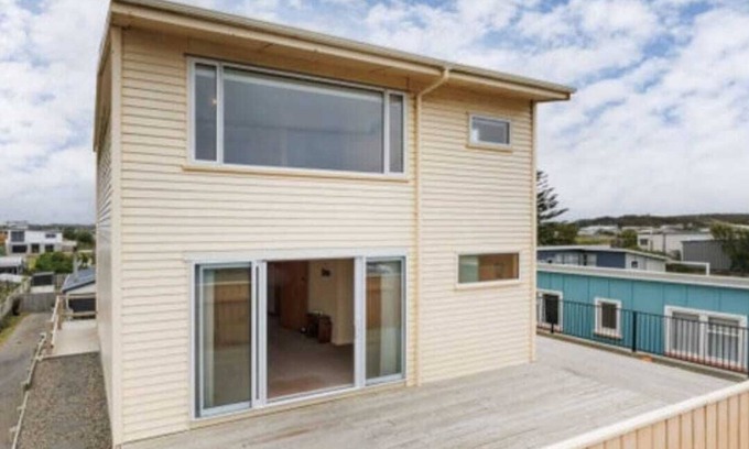 Foxton Beach House | Foxton Beach Bach Family Holiday Fast*Wi-fi 5☆ Location Cot Stroller available