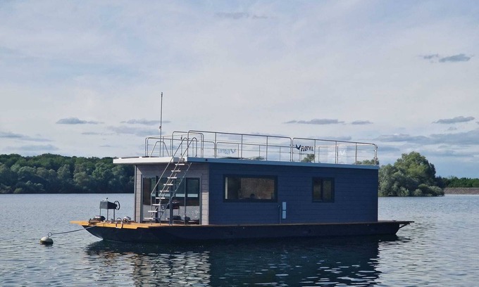 Eclaron-Braucourt-Sainte-Liviere Boat Rental | Panoramic electric boat, sail on the Lac du Der without a license. Eclaron