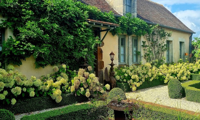 La Perriere Cottage | Perspective Perch