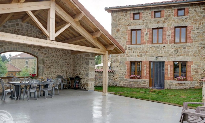 Saint-Hilaire-Cusson-la-Valmitte Cottage | Charming Cottage for 6, Nature & Comfort