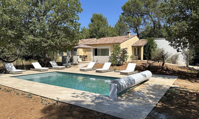 Saint-Maximin-la-Sainte-Baume Villa | Sous les Oliviers, Villa 6 Personnes Tranquille, Climatisée, Piscine Privée