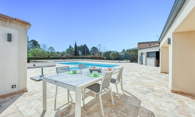 Saint-Maximin-la-Sainte-Baume House | Villa Rougiers - Maison climatisée avec piscine