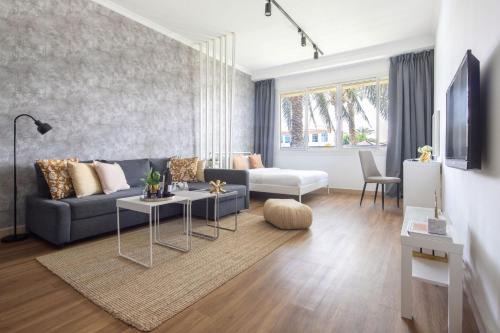 Dubai Investment Park Apartment | Frank Porter - Lake Apartment