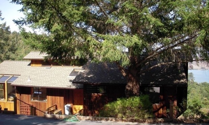 Point Reyes Station House | Frank's Place: Classic Inverness Home with Bay Views, Hot Tub