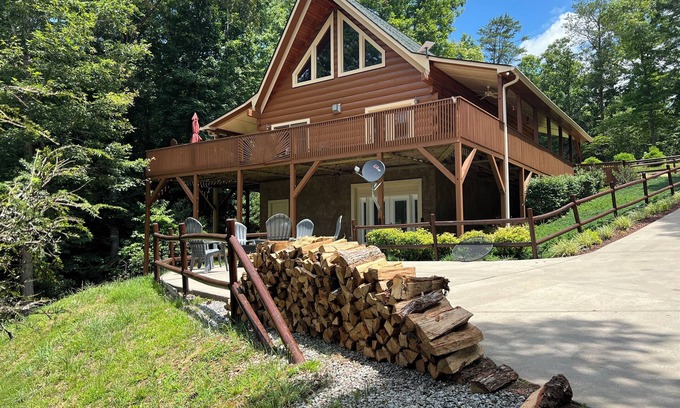 Franklin Cabin | Franklin Foxfire Cabin - Mountain Views, Fire Pit, Spacious, PS5, Fast WiFi