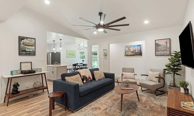 Franklin Park House | Franklin Park, 4BR, King Beds - Dove Springs Oasis