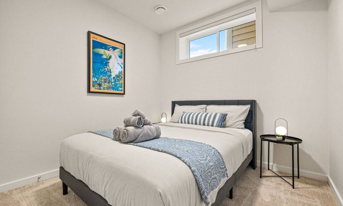 Calgary Condo | Free Banff Pass Tranquil 2BR Retreat w/Netflix