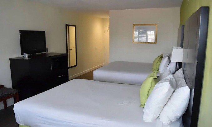 Old Town Hotel | FREE Bfast! Located Within Walking Distance of Old Town San Diego State Park!