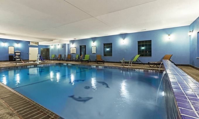 Amarillo Apartment | Free Breakfast Buffet. Pool & Hot Tub Access. Flatscreen TV.